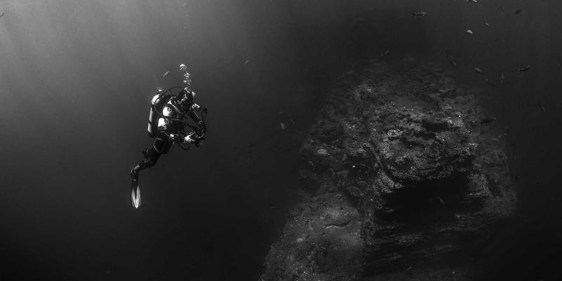 AI伦理治理新实践：从硬件算力到算法公平的科技资讯深度解析