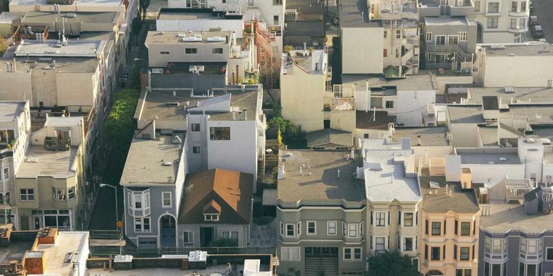 可持续计算新纪元：从绿色数据中心到算法能效优化，人工智能如何驱动普洛尼克式变革